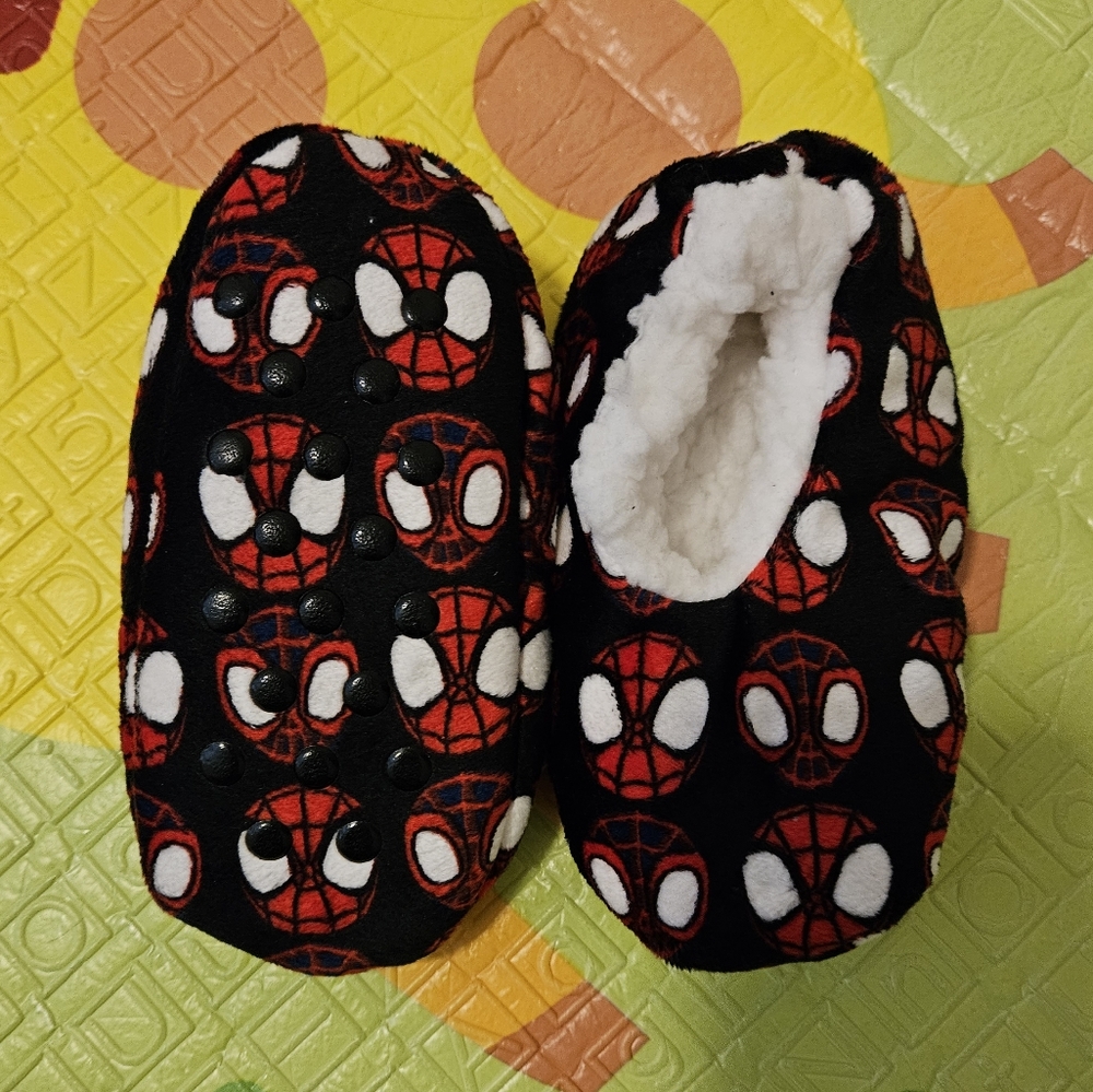 NWOT Spider Man Fuzzy Toddler Slipper Socks
